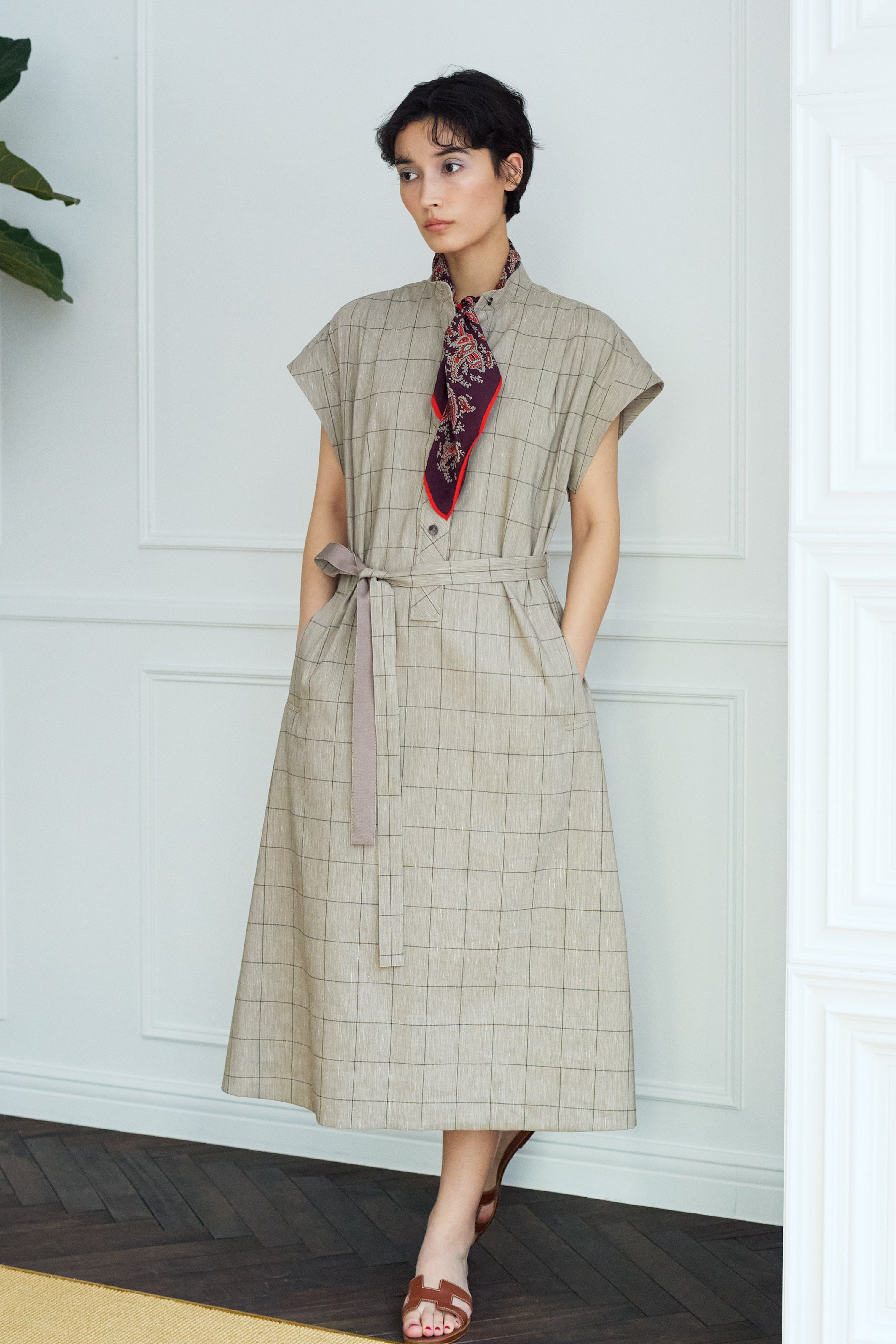 スタンドカラーチェックワンピース