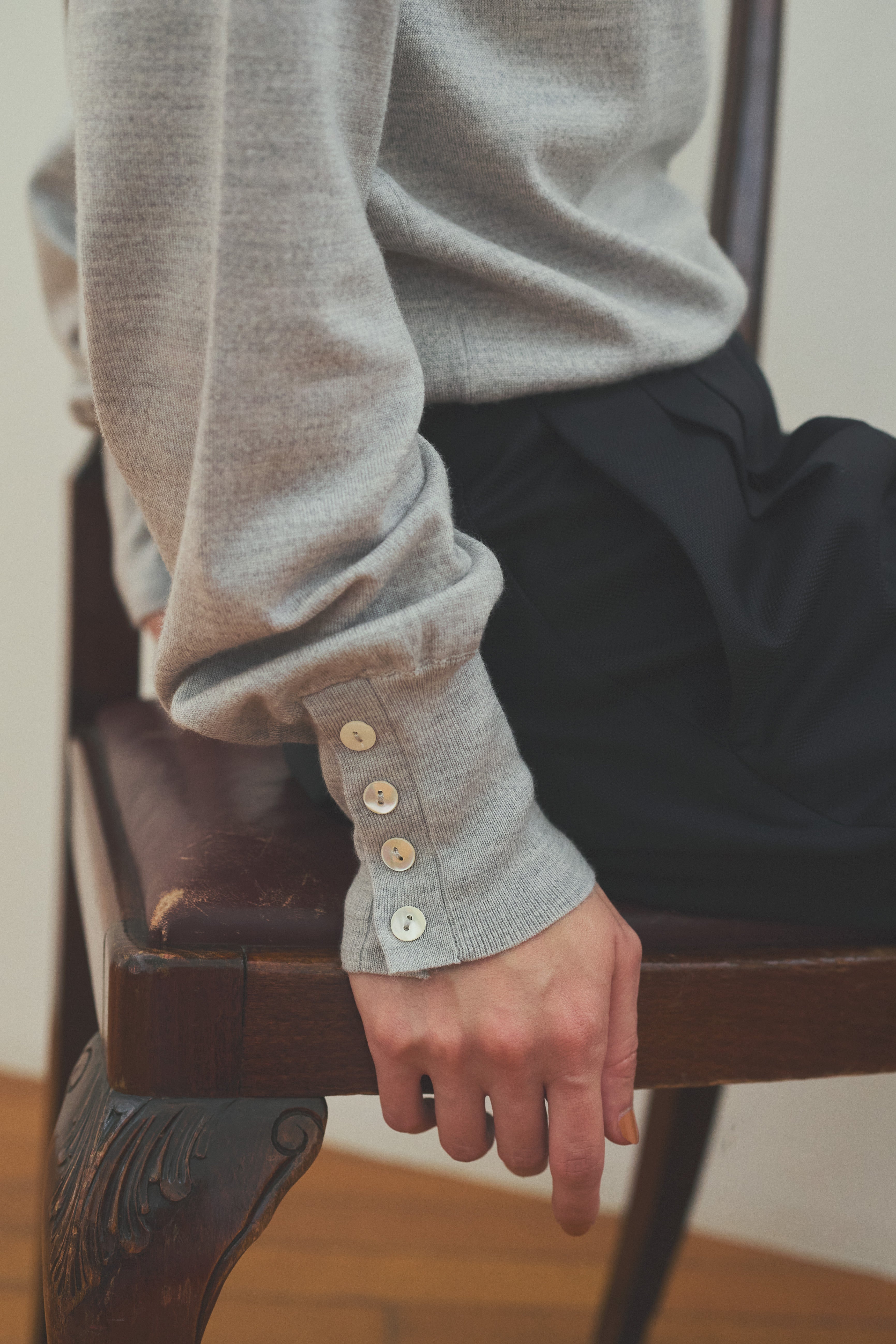 Loro Piana 袖ボタンプルオーバー
